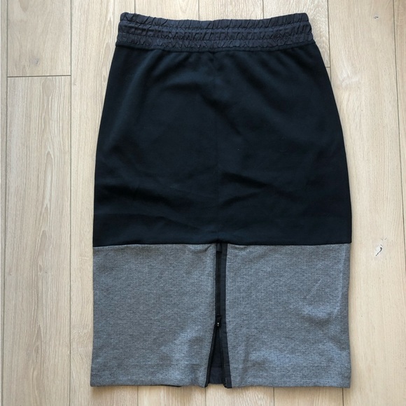 Nike Tech Zipper Slit Midi Pencil Skirt in Black & Gray Women’s Size Small - Picture 10 of 11